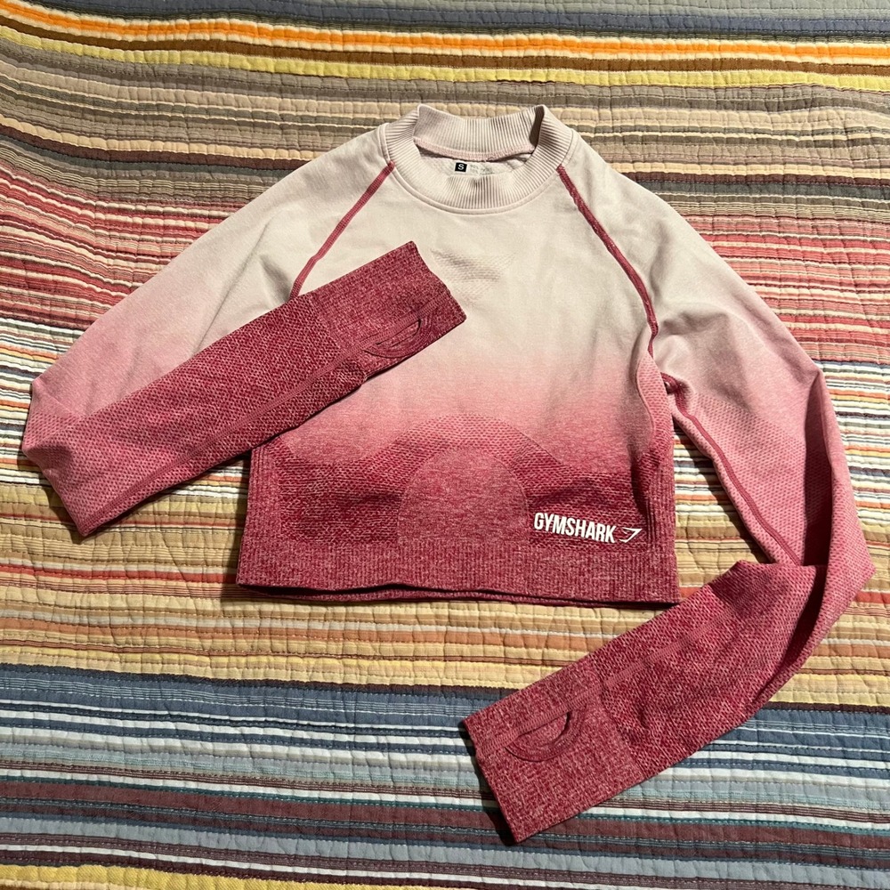 Gymshark Ombre Pink Long Sleeve Crop Top Thumb Hole Athletic Wear - Small